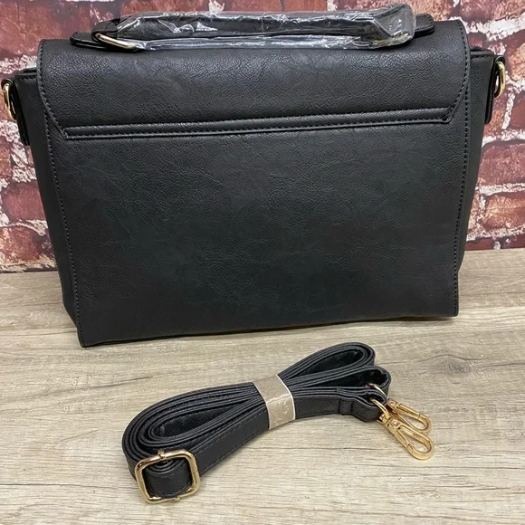 She's classy black handbag - Picture 4 of 4